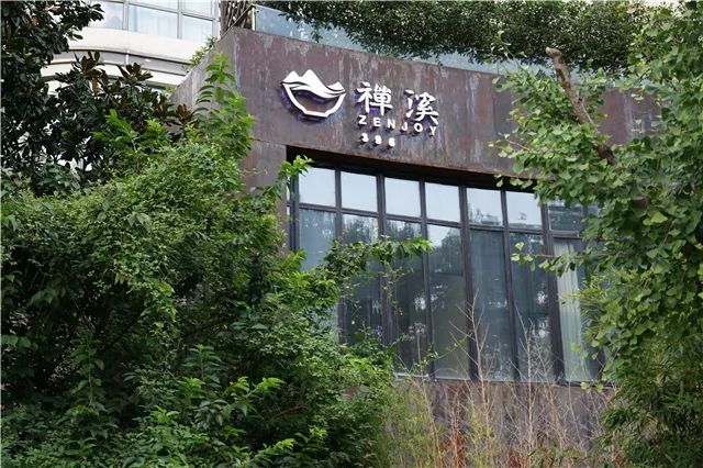 吃饱了可以去喝喝茶,这家闲月禅溪就很不错~隐藏在一幢德式洋房的底层