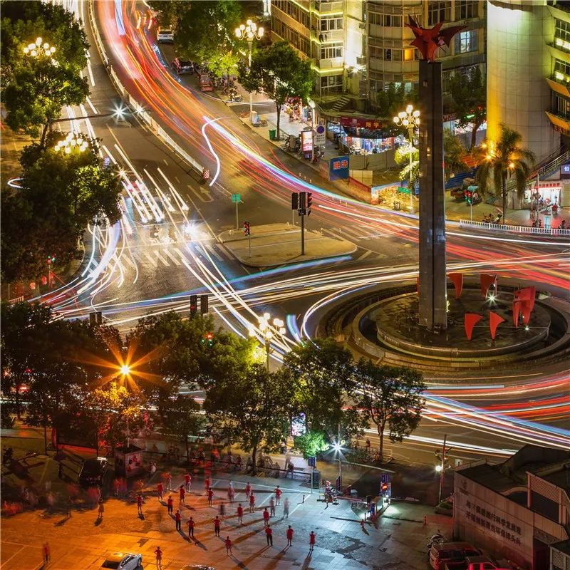 《深夜过客》 陈梦婷(福建福州) 摄于泉州《日出》 许文晓(福建福州)