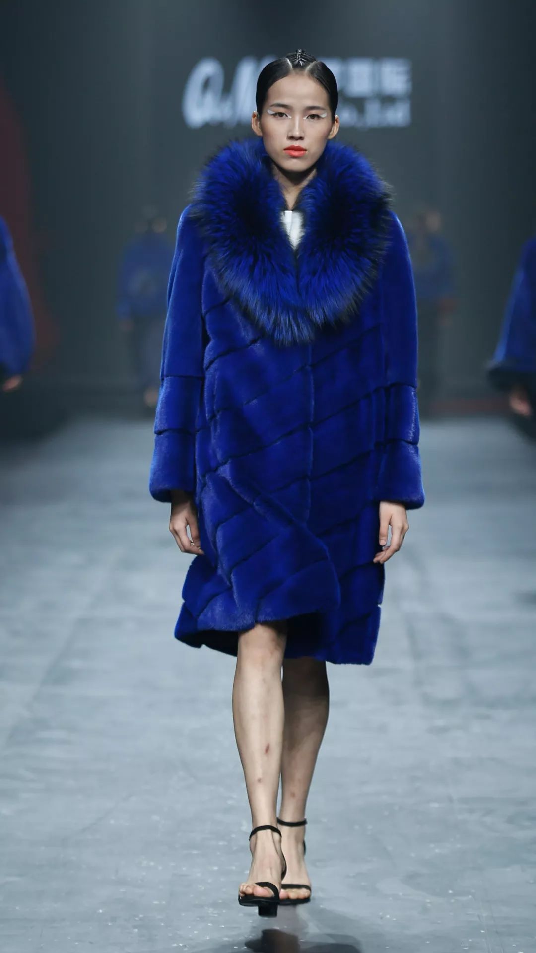 秀场回顾丨裘梦国际大牌设计引领时尚潮流皮草