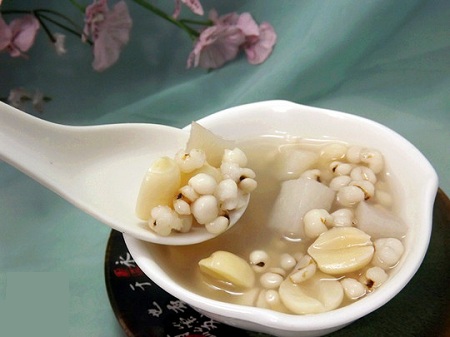 秋季是排毒的"黄金期",泡脚水里加点"料",去湿气,有利长寿