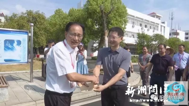 在2019年高考中,新洲三中成绩优异:理科过一本121人,文科过一本19人