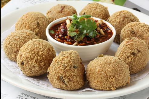 贵州特色菜,雷家豆腐圆子,去那里旅游一点要尝一尝_贵阳