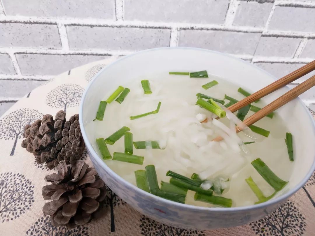 萝卜45g萝卜汤娃娃菜65g炒娃娃菜瘦肉40g,菜干10g菜干肉中餐:豆浆150