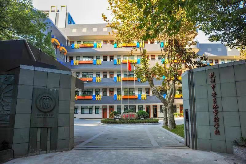 安吉路实验学校举办现场作文大赛爱写作的狮子为他们点赞
