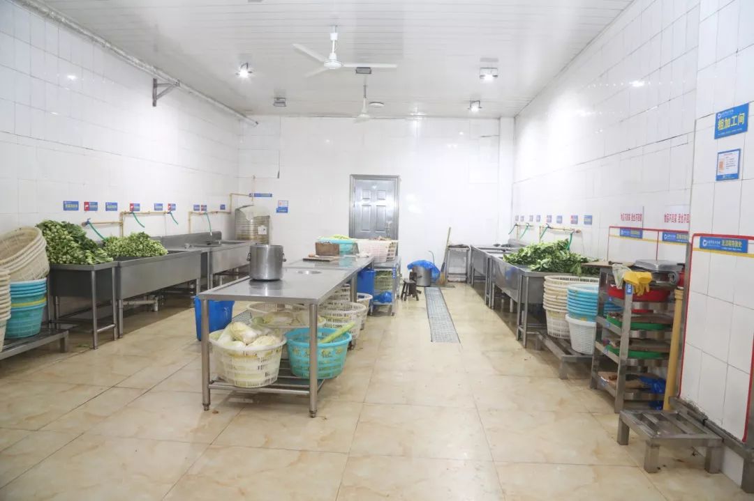 围观实验古丽明珠又有7所中学的食堂后厨曝光