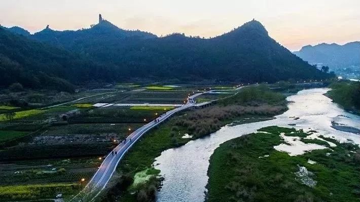 松陽縣松陰溪綠道松陽縣充分發揮和利用松陰溪河道緩,河面寬,水質清