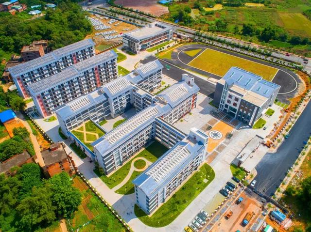 南宁市智兴路初级中学是江南区一所寄宿制公办学校