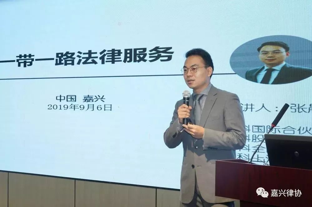 省司法厅党委委员,省律师行业党委书记朱晓晔作重要讲话,她指出法律