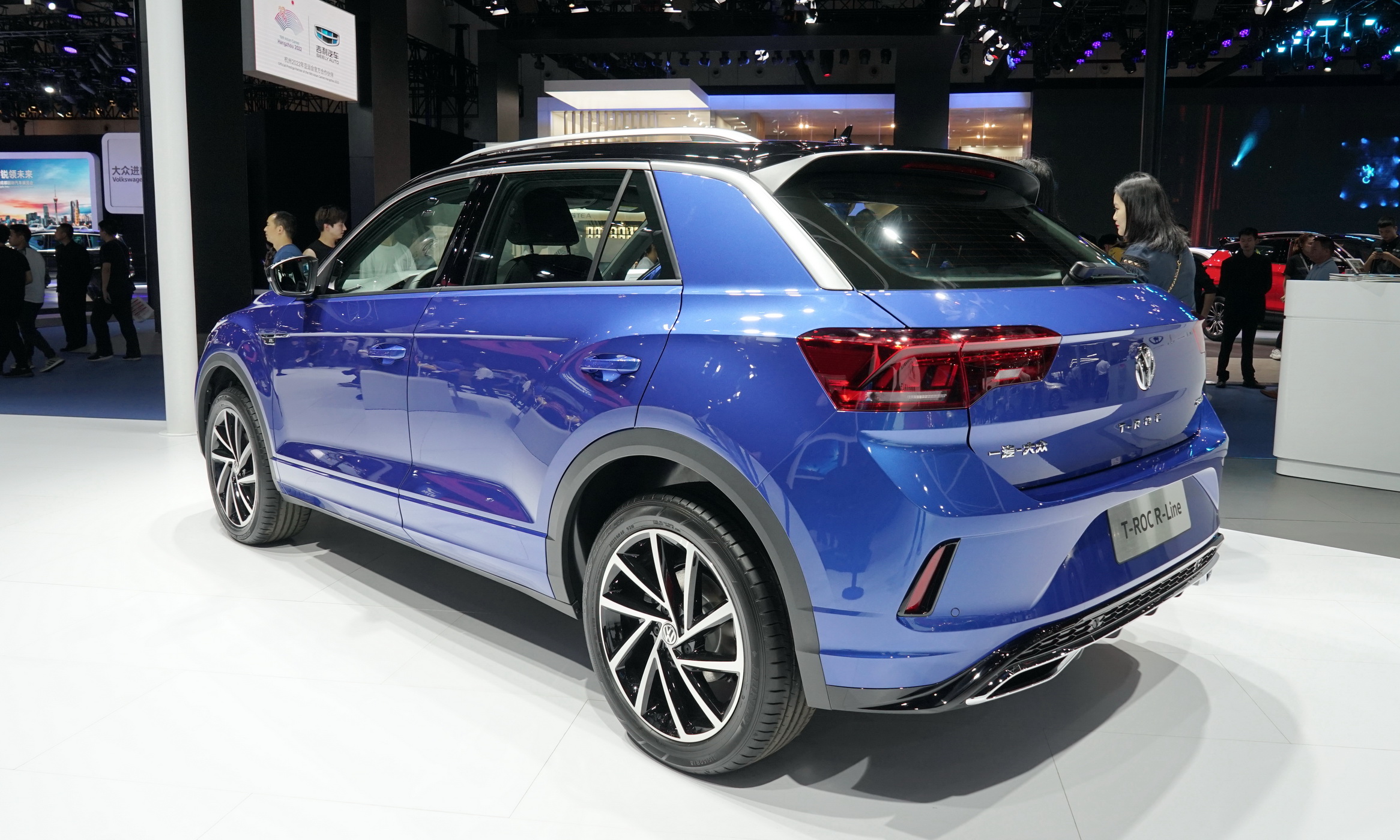 年轻人都会多看两眼一汽大众探歌rline