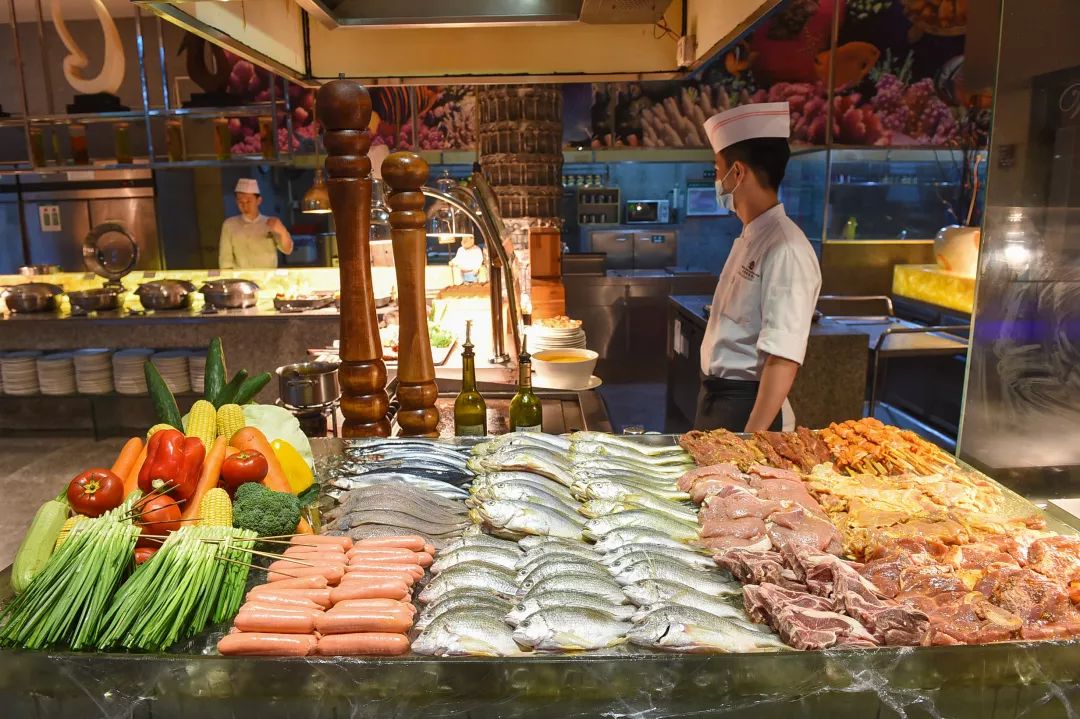 金玛国宾酒店自助餐免费送!100 种美食吃到裤腰崩,带足3个胃才敢来!