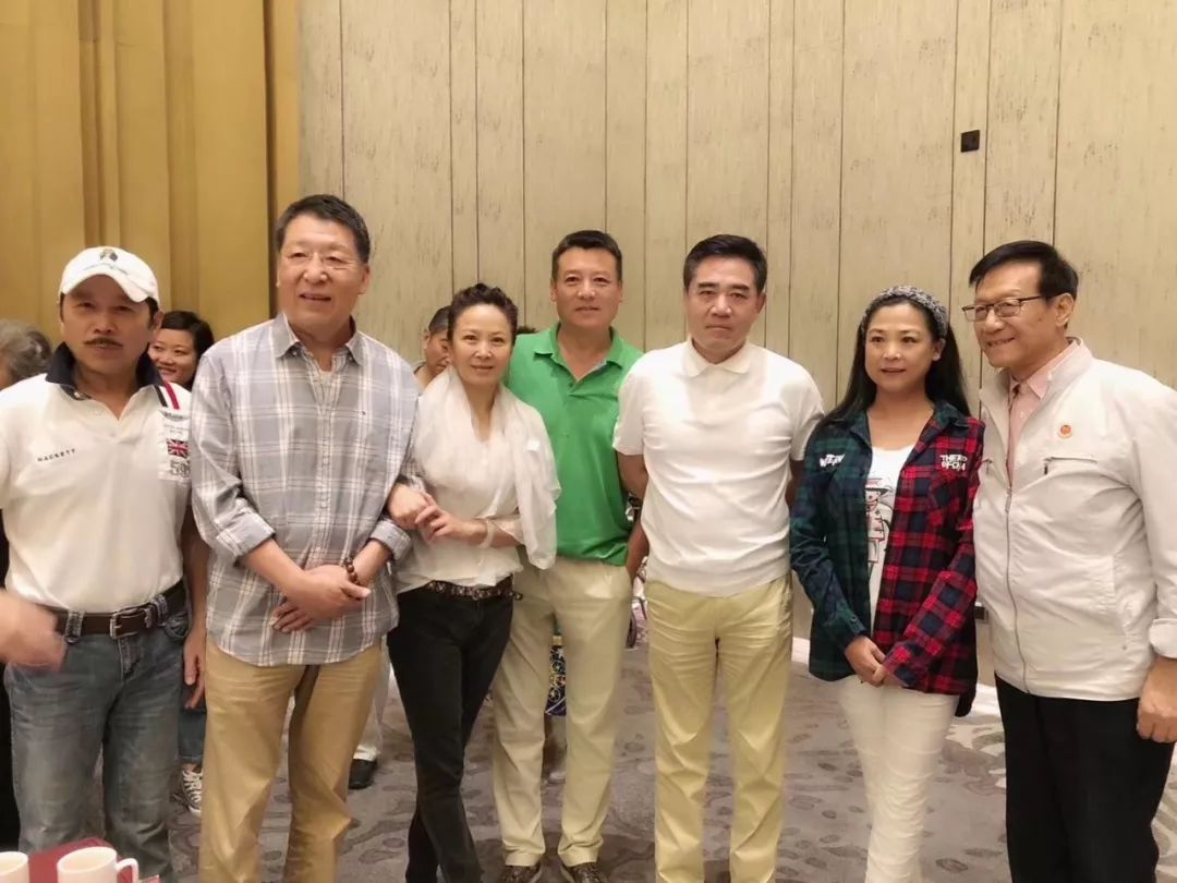 佟凡赵越亮相第十七届电影表演艺术学会奖颁奖典礼