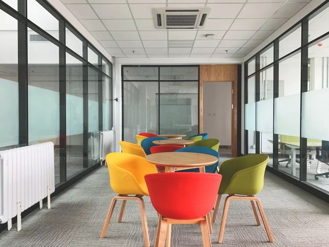 还有小型讨论室再也不用为小组讨论发愁啦来图书馆最重要的当然是学习