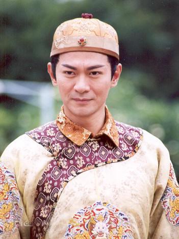 曾经红透半边天的江华,年轻的时候真的是帅得勾魂摄魄