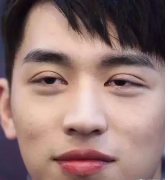 为什么景甜用菜刀割的双眼皮,没有周冬雨的单眼皮好看呢?_眼睛