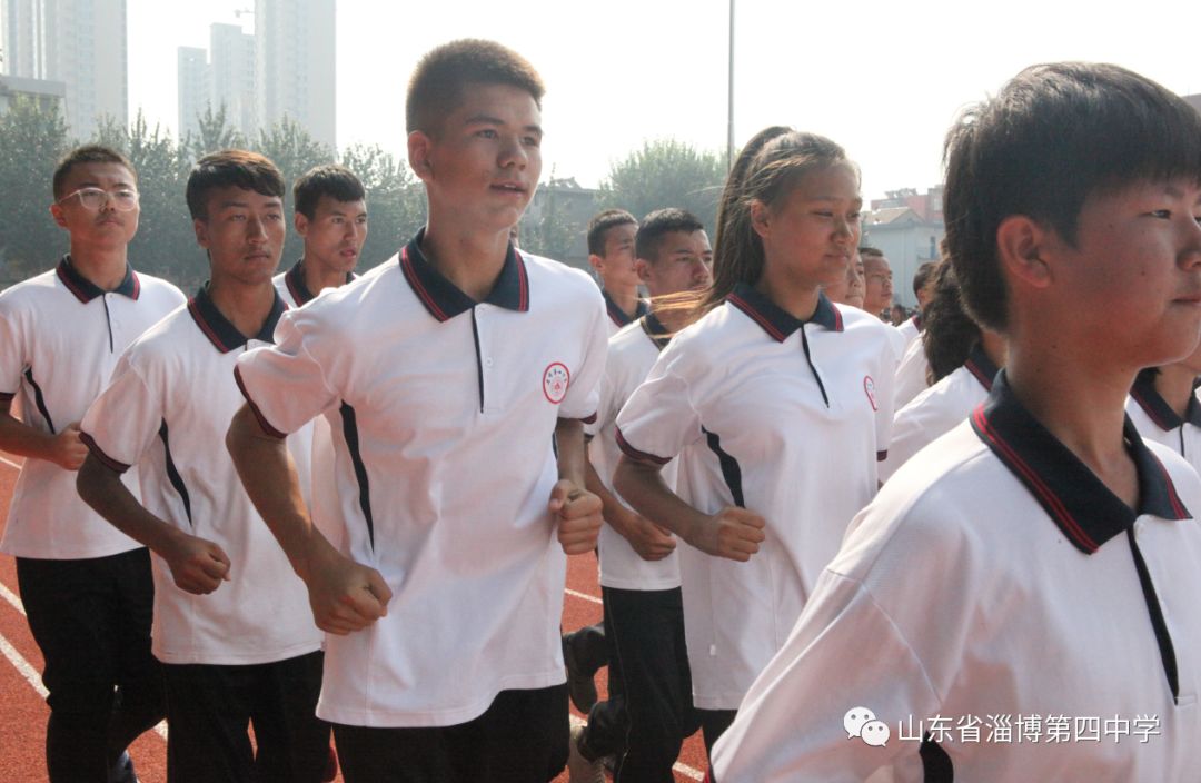 【校园新闻】淄博四中举行高2019级军训总结表彰大会_进行