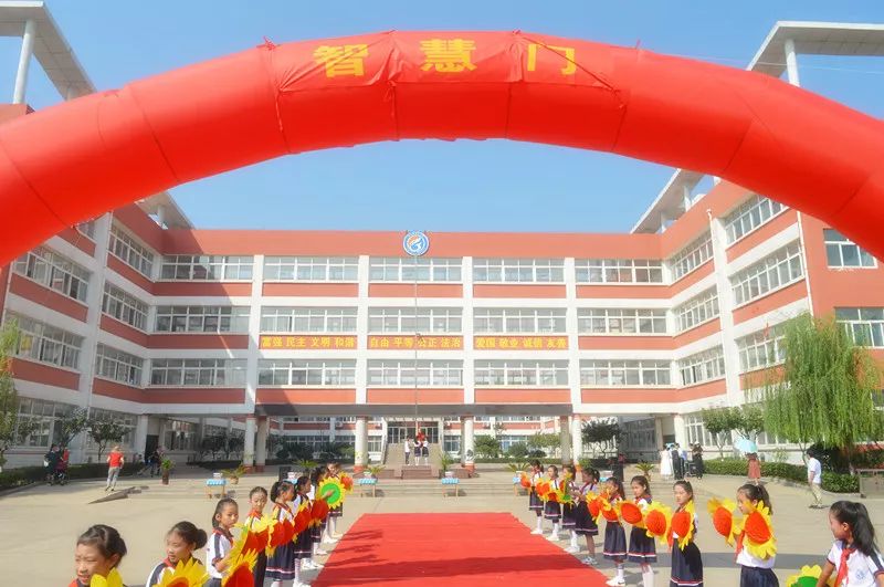 未成年人思想道德建设丨岚山区官山小学举办一年级新生入学典礼