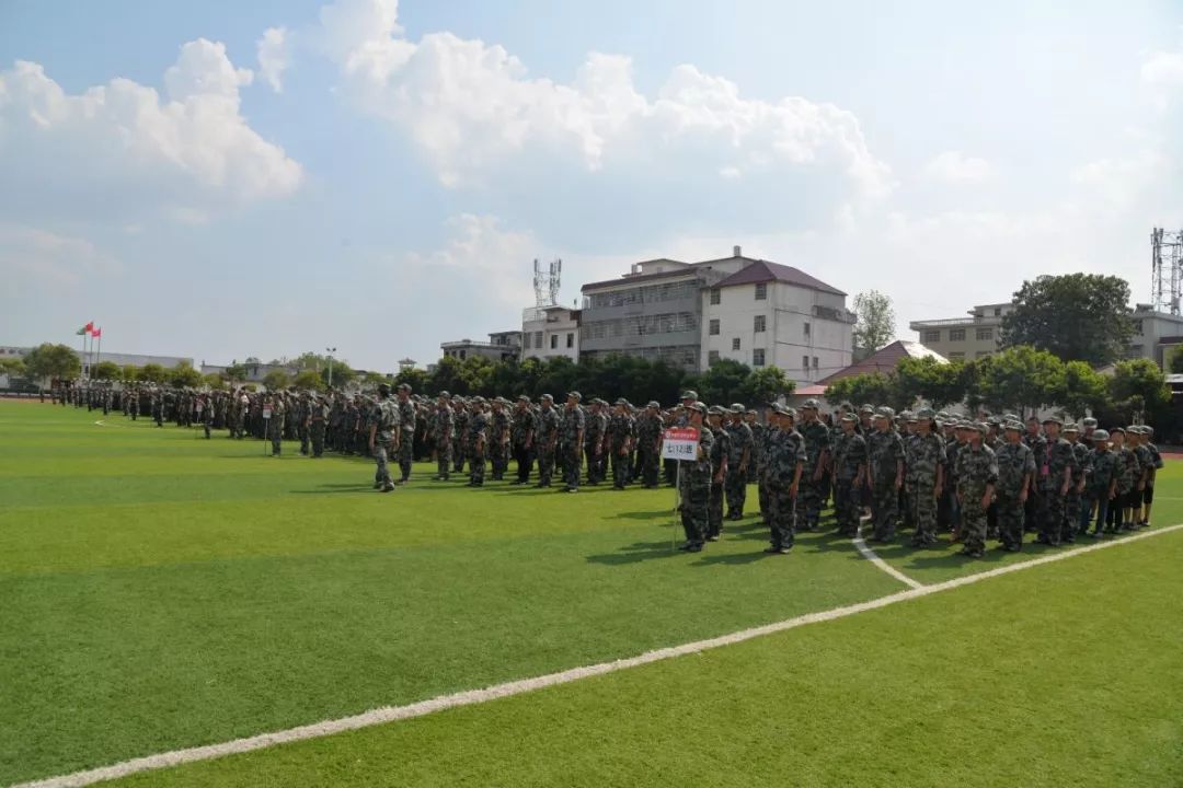 军训超越烈日炼青春