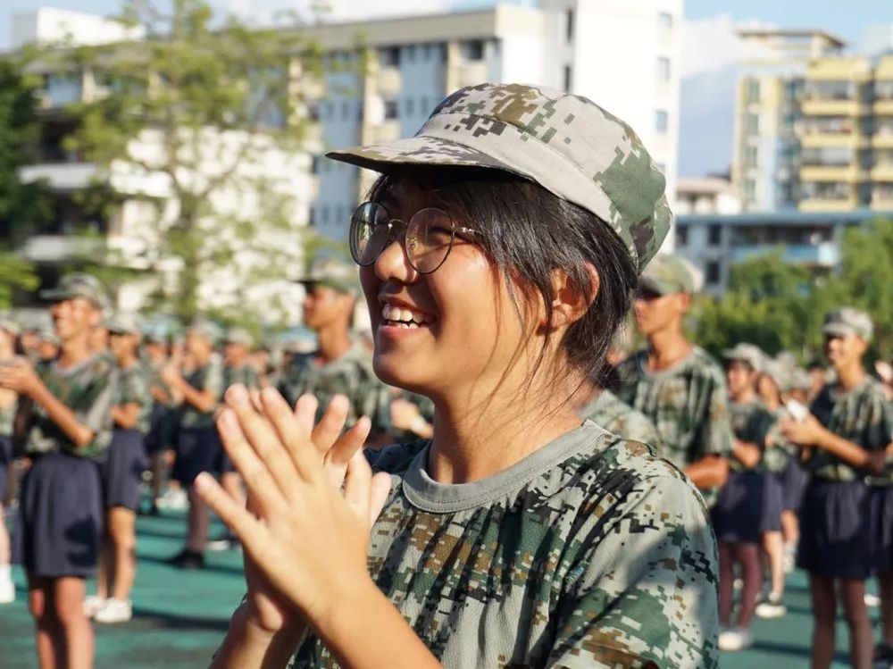 【视频】超越烈日炼青春,怀集一中2019新生军训圆满结束