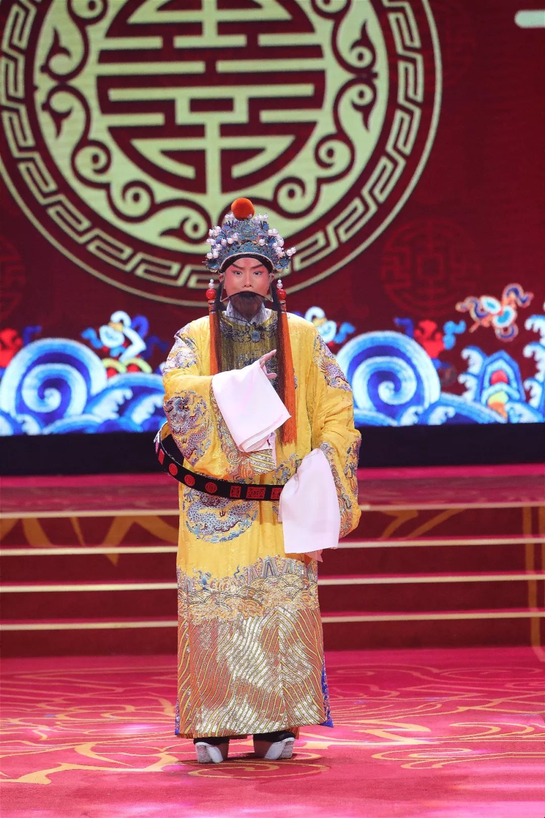 杨家将今晚能否逆袭凤裘凰谭家班首战死磕戏军团