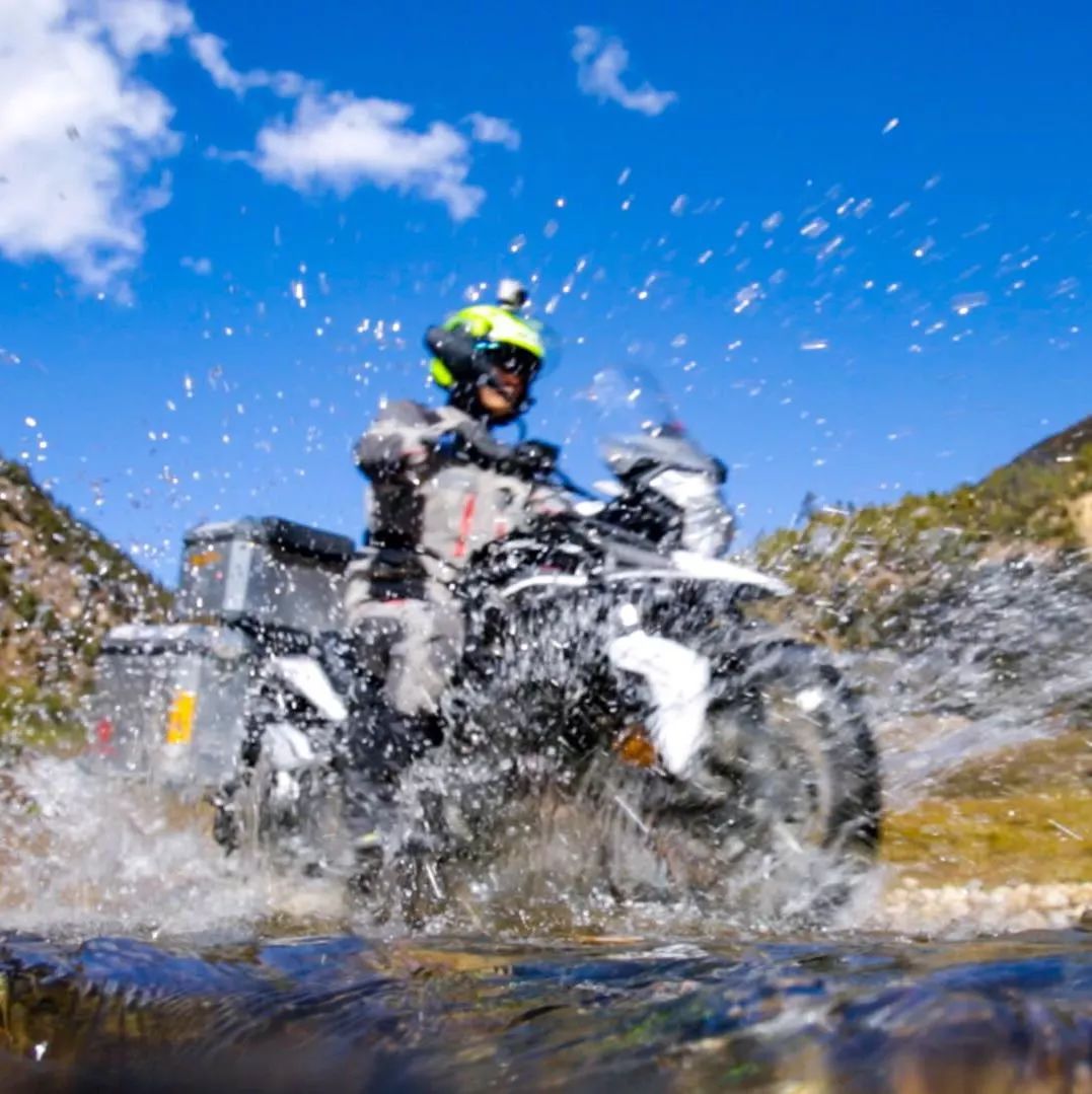 摩友专访,骑遍中国总有些惊奇的际遇的迪迪龙!