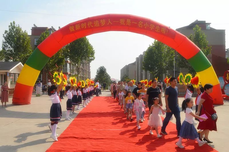 未成年人思想道德建设丨岚山区官山小学举办一年级新生入学典礼