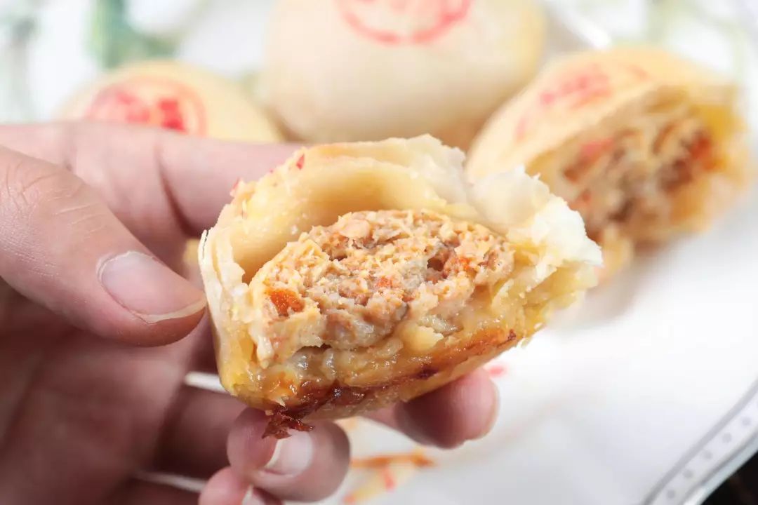满口蟹香的蟹黄鲜肉月饼,今年中秋就盘它!_尊苑