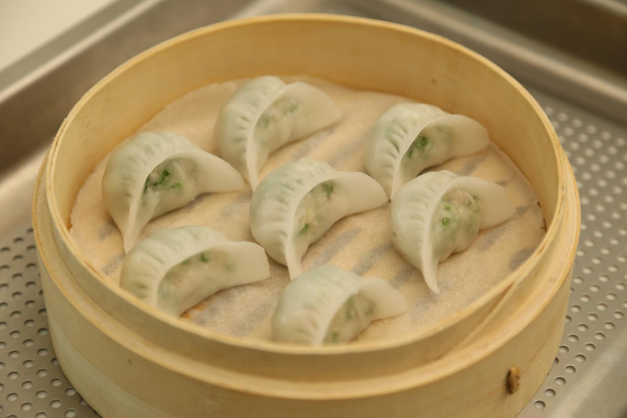 第一点是用它蒸东西完全没有冷凝滴水的状况,蒸出来的馒头味道和超市