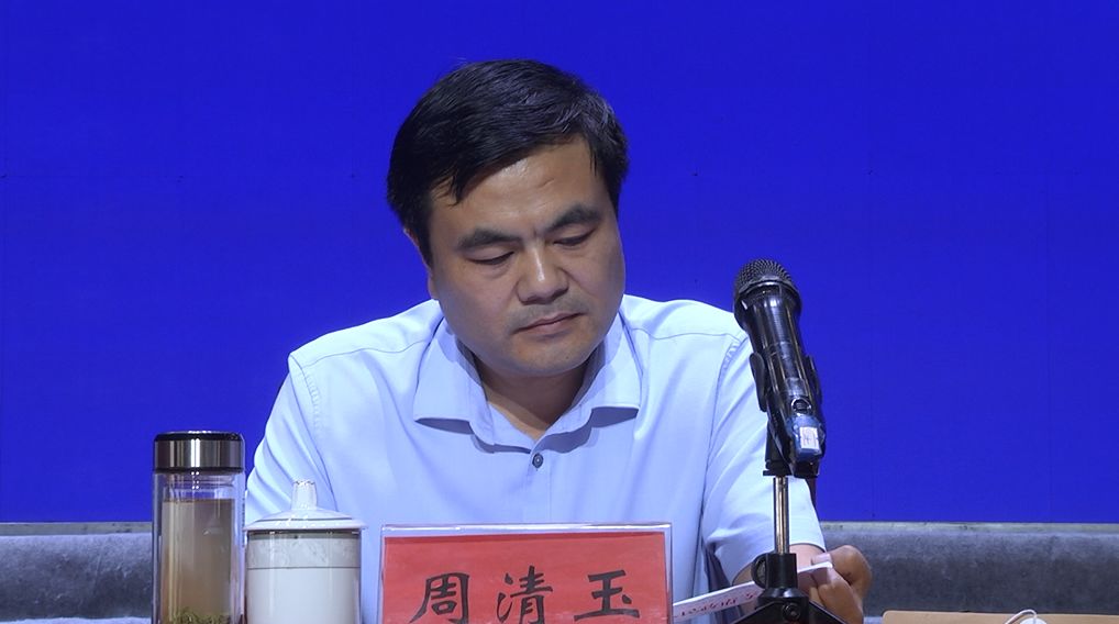 大会发言第四项:副县长屈云霞作工作报告第五项:县委书记李显庆同志作