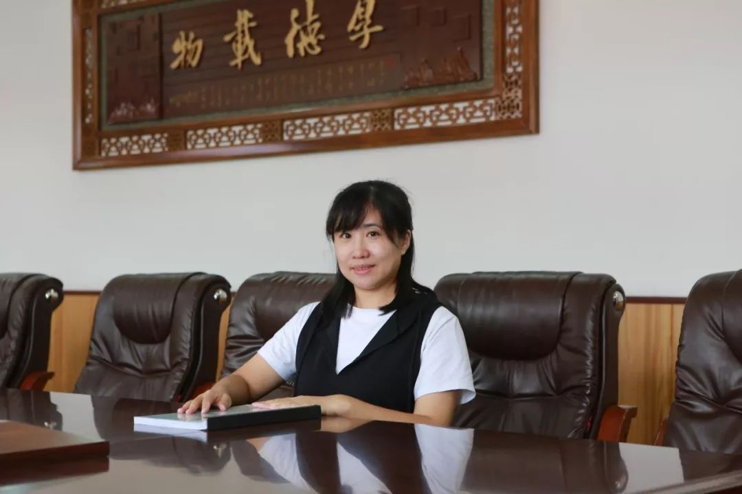 二年十八班:徐丽娜,教龄15年.