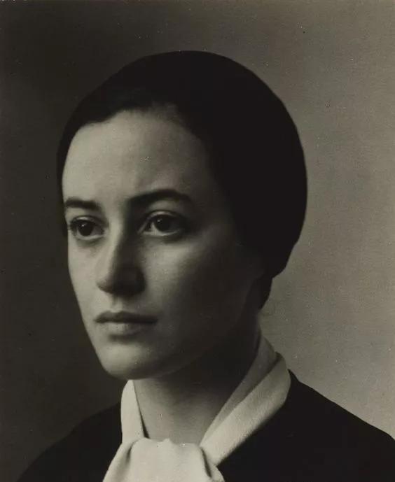 她画了一朵286亿的曼陀罗