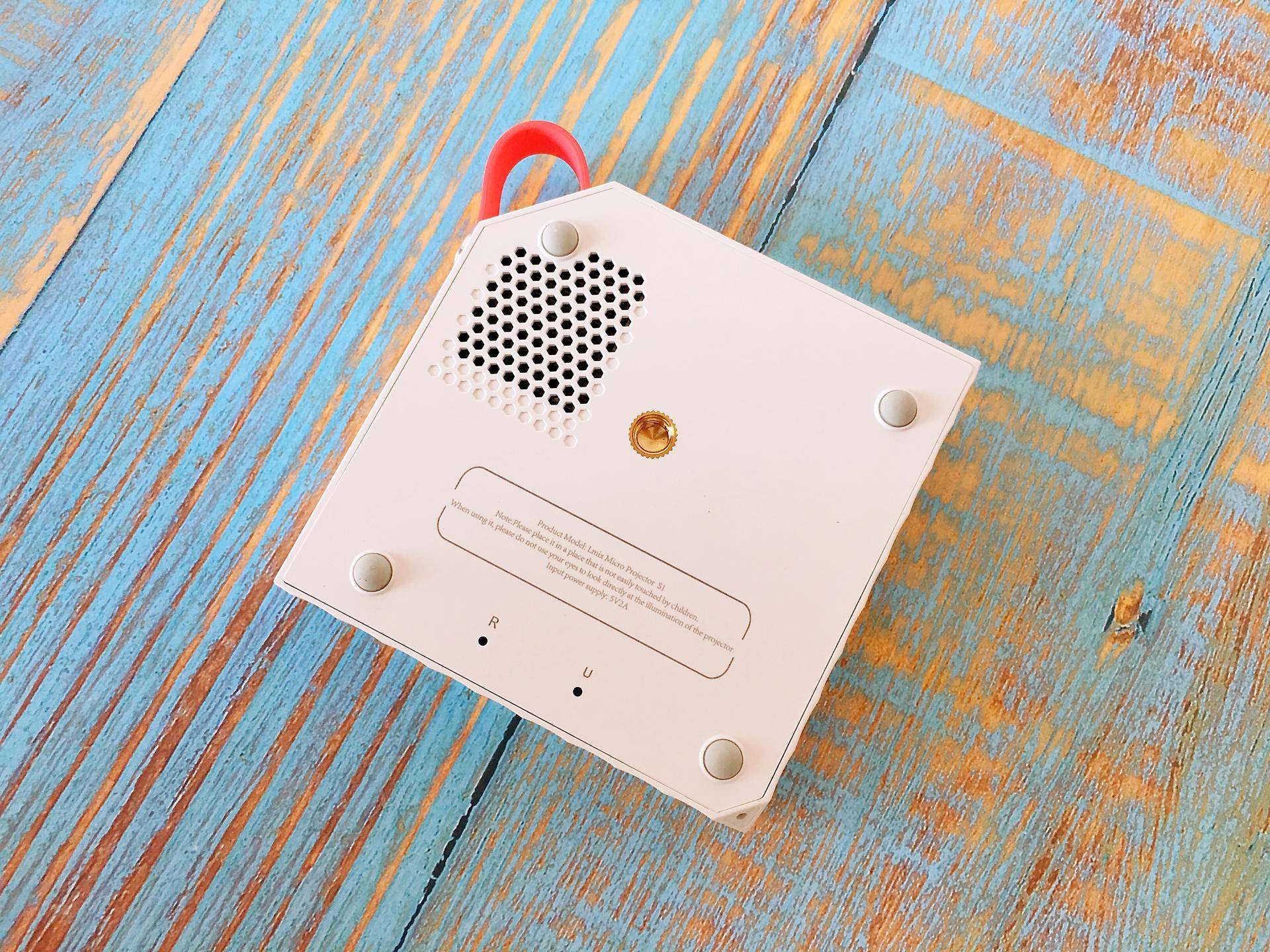 lmix乐曼s1投影仪一家老小都爱内置丰富资源手机电脑一键同屏