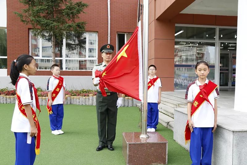 赫行纪实∣相信自己共创未来五年级主题开学典礼