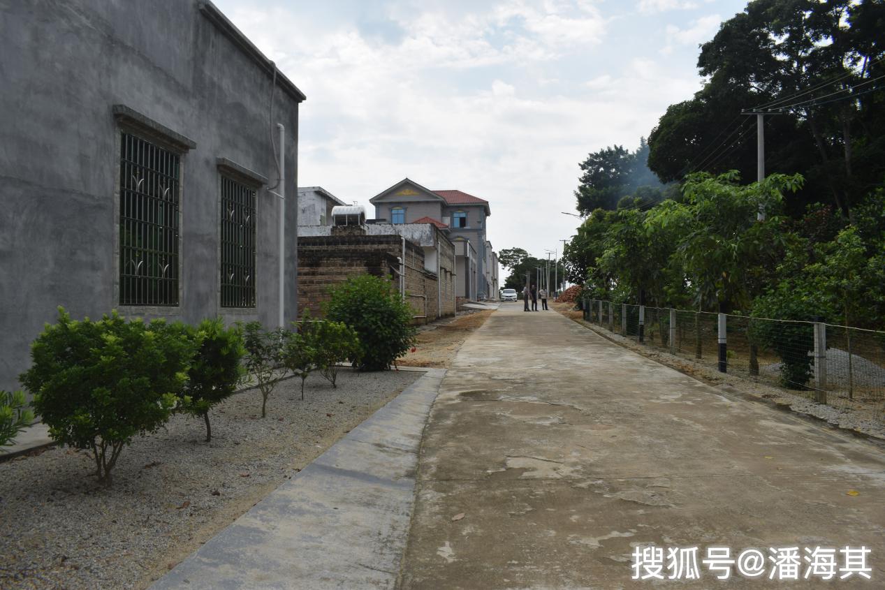 遂溪县界炮镇召开改进工作作风暨农村人居环境整治现场调研会