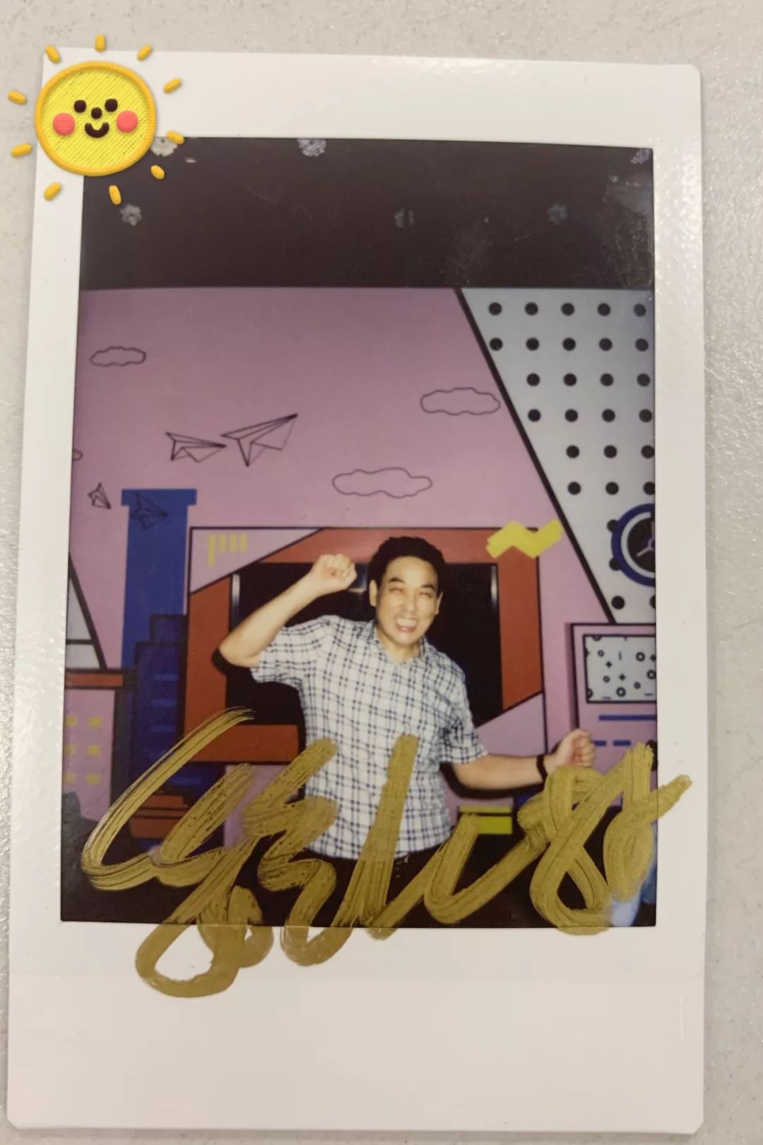 小奇喊你收福利 | 魏大勋&魏爸亲笔签名拍立得,等你来领!