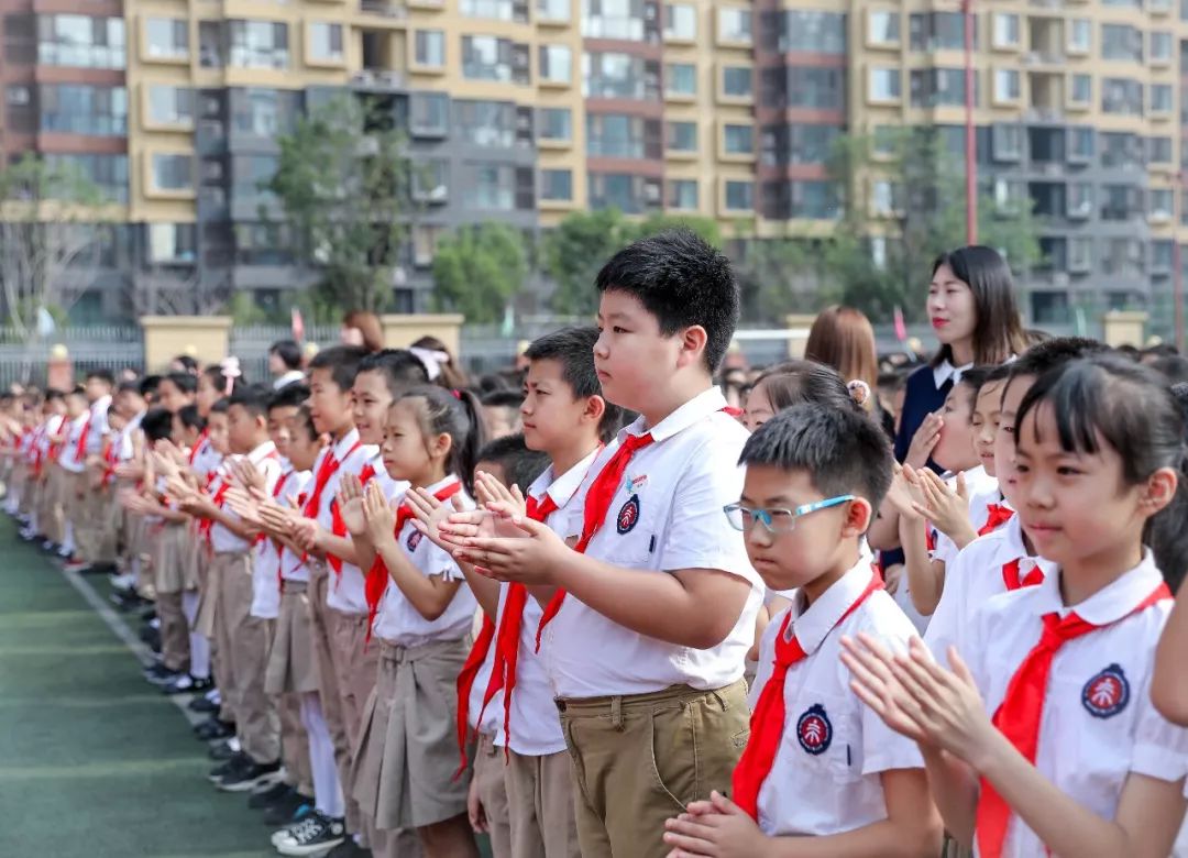 新学期新目标我和祖国共成长t曲江二小举行开学典礼