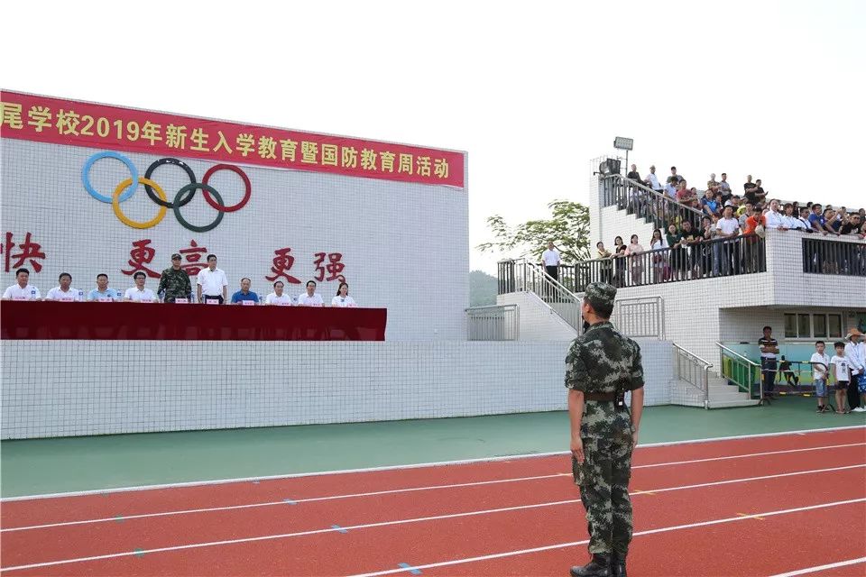 军训校阅式最美的结束最好的开始2019级新生