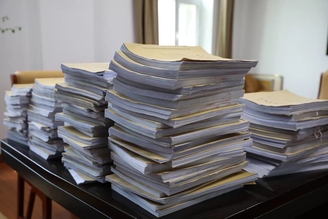 市检察院在完善涉黑案件证据的同时,及时向公安机关建议扣押,冻结和