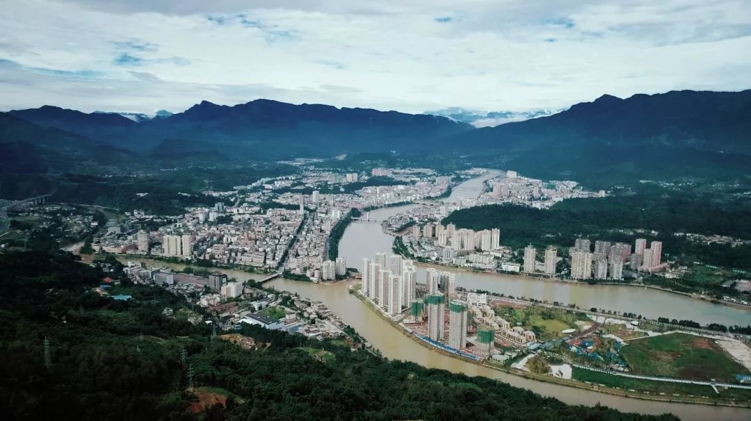 四川省雅安市城区航拍图