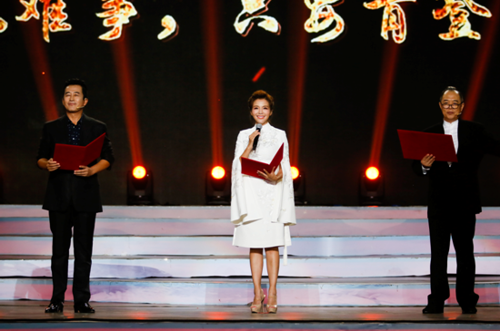 王志飞,朱迅,张铁林朗诵庆祝新中国成立70周年主题爱国诗词刘梅演唱