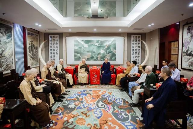 美国旧金山万佛城恒实长老一行参访上海玉佛禅寺