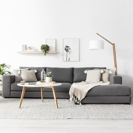 灰色沙发部分是客厅主要的焦点,给白色背景颜色一个别致的感觉
