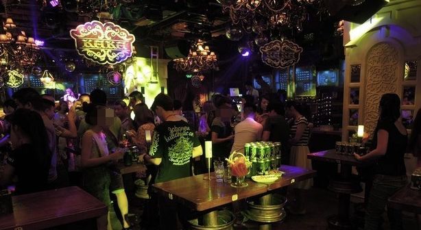 挨了来宾男子自称是大毒枭的表弟暴力夺柳州卡卡酒吧股份