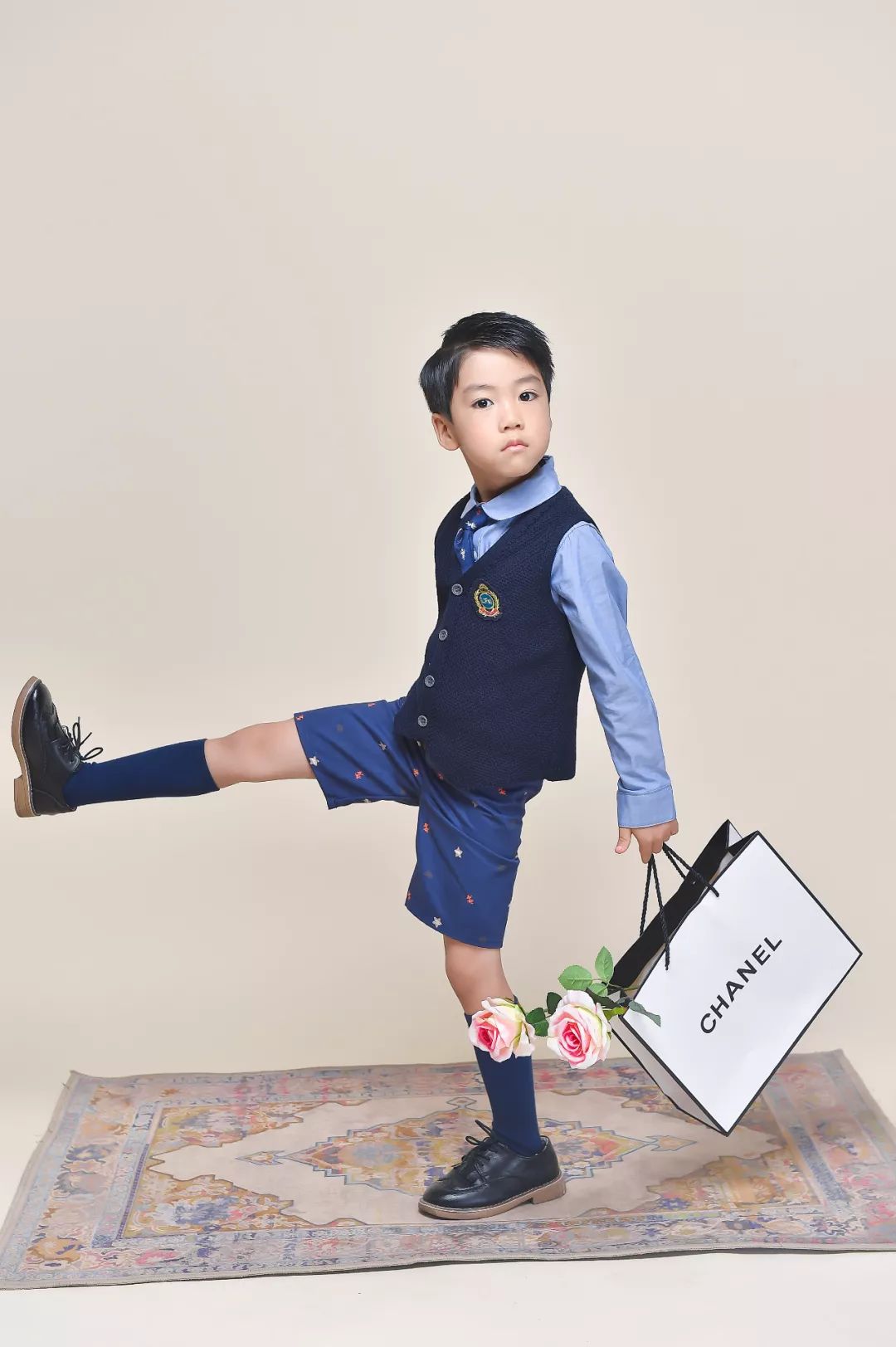 姜奕廷开学喽曝光小小少年主题写真图