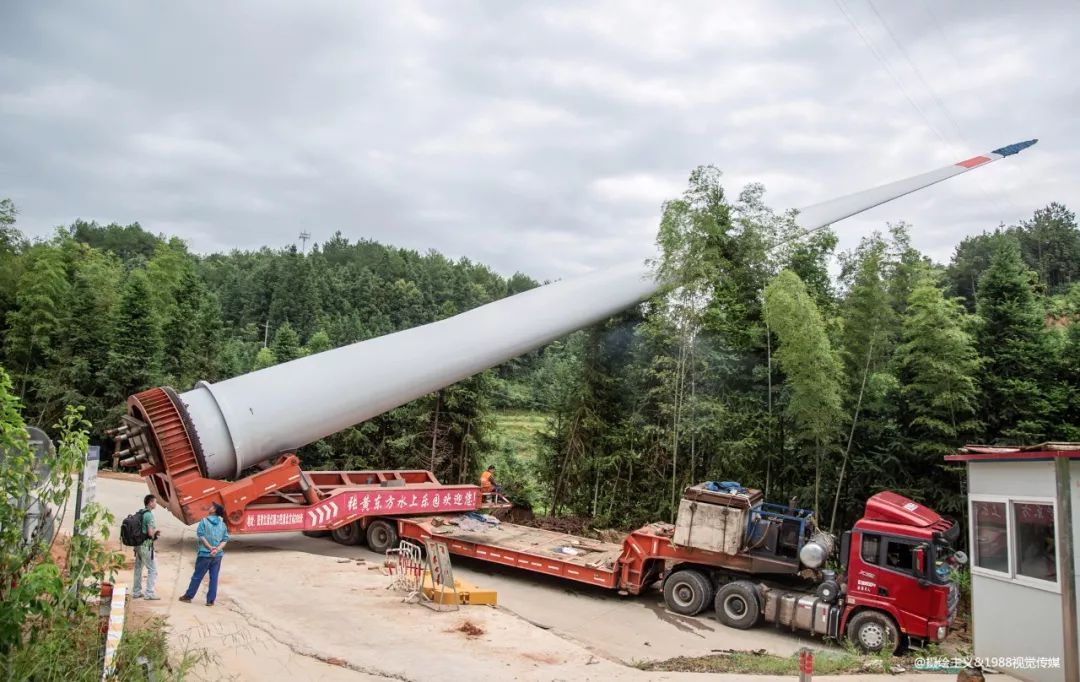 壮观超级工程武平风力发电叶片运输的震撼瞬间