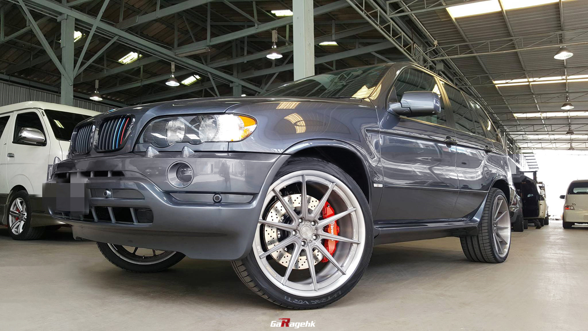 玩老车的终极目标宝马x5e53改装brembogt8刹车套件