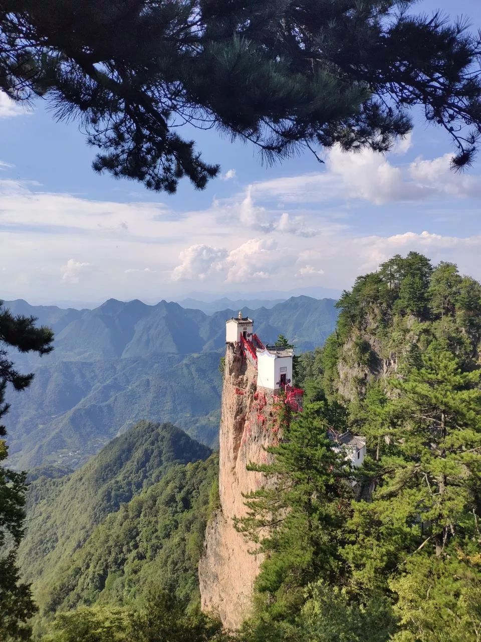 一组将经由沪陕高速,沿着"西北-东南"的行车路线,赴商洛商州区,洛南县