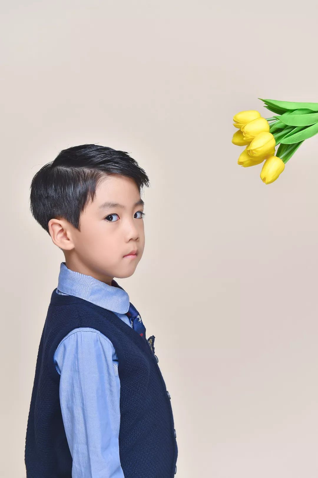 美代演员姜奕廷开学喽曝光小小少年主题写真图