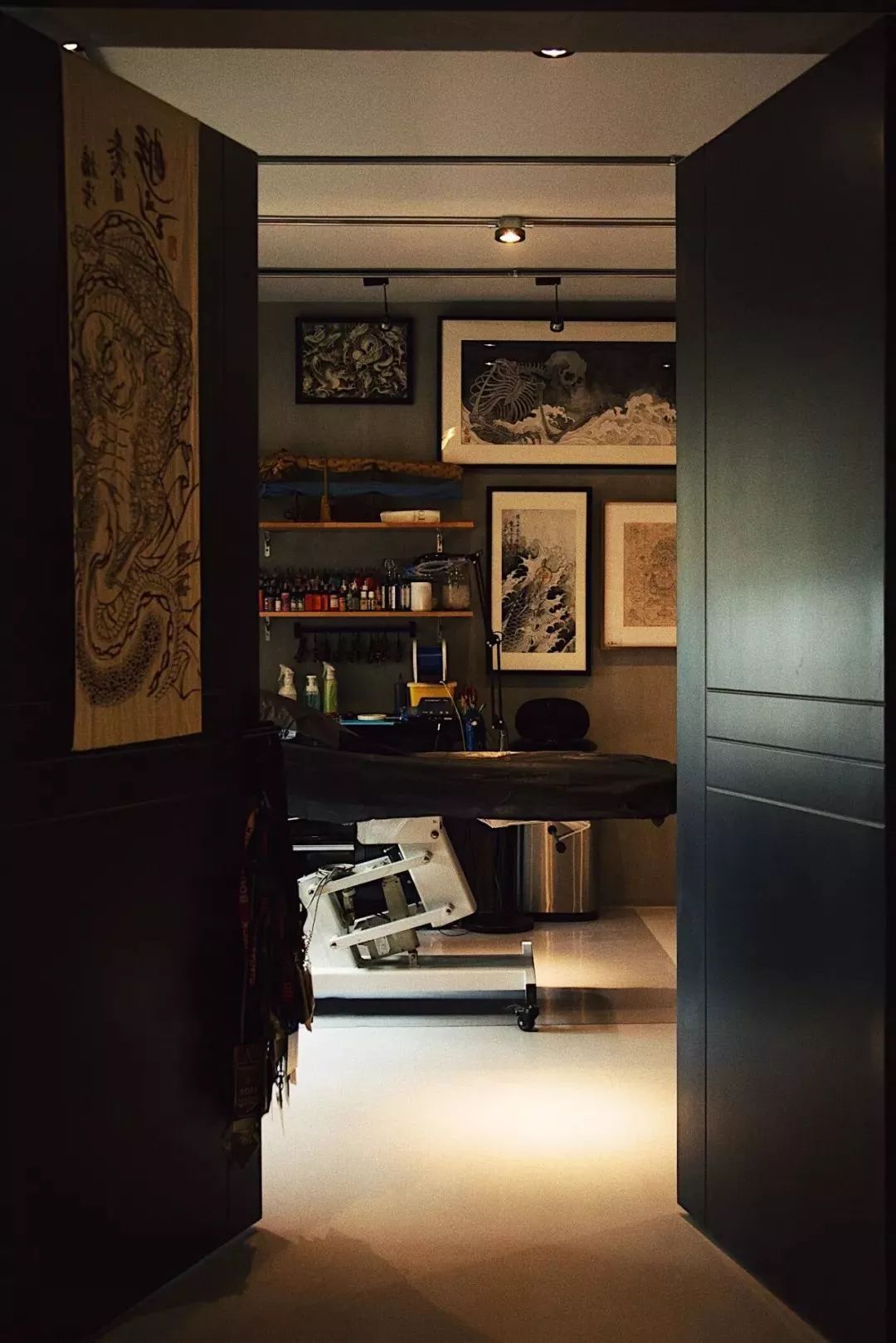 来自中国的先锋艺术杨卓刺青扬名海外