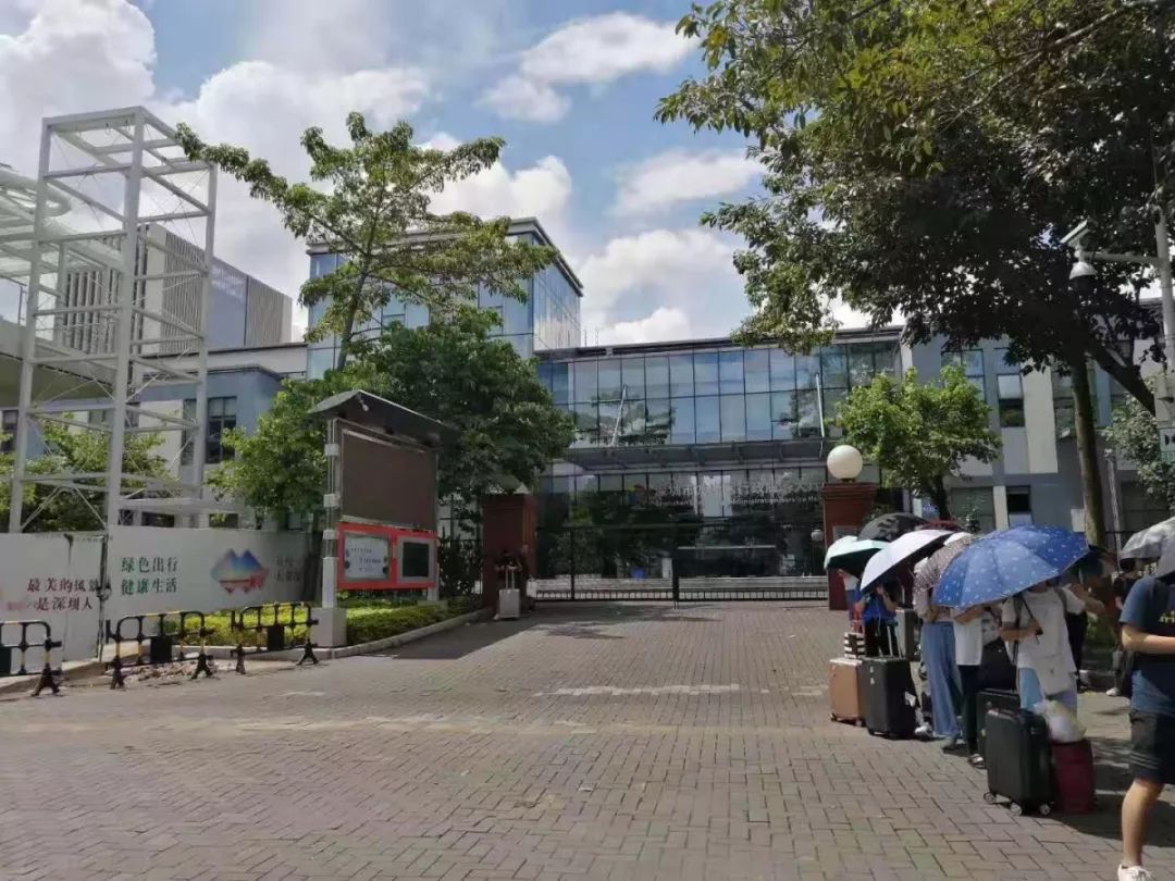 中心城万佳世贸百货前龙岗:西乡候车点沙井候车点②西乡是新城广场沿