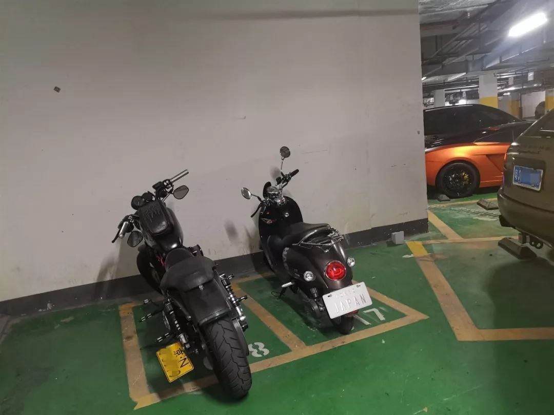 105国道震惊一幕,兰博基尼装逼,竟被宝马超了 !